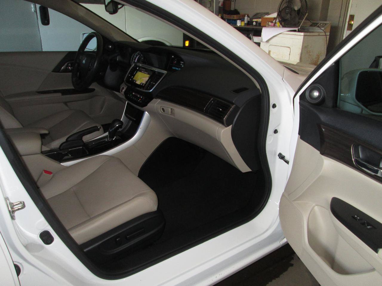 Used 2017 Honda Accord EX-L image 27