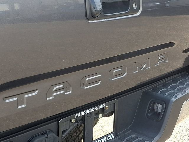 Used 2016 Toyota Tacoma TRD Off-Road w/ Towing Package AWD/4WD image 30