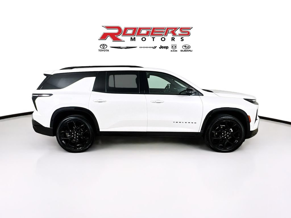 Used 2024 Chevrolet Traverse RS w/ LPO, Floor Liner Package AWD/4WD image 9