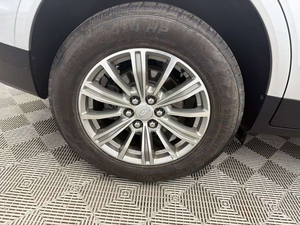 Used 2018 Cadillac XT5 Luxury w/ Driver Awareness Package image 18