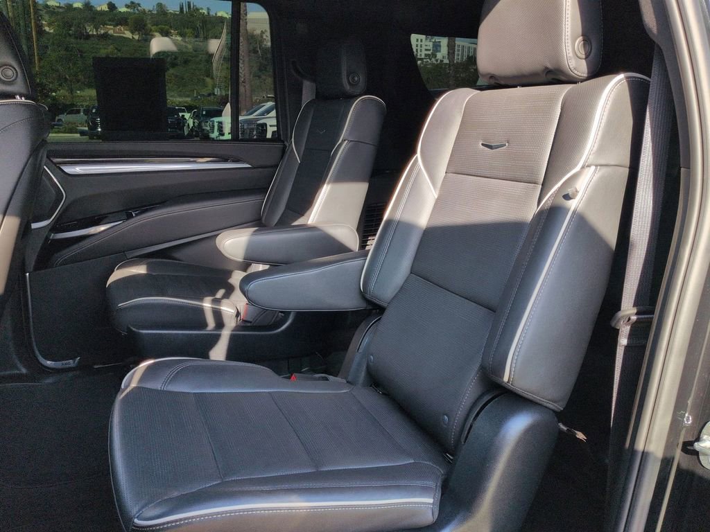 Certified 2025 Cadillac Escalade ESV Premium Luxury image 18