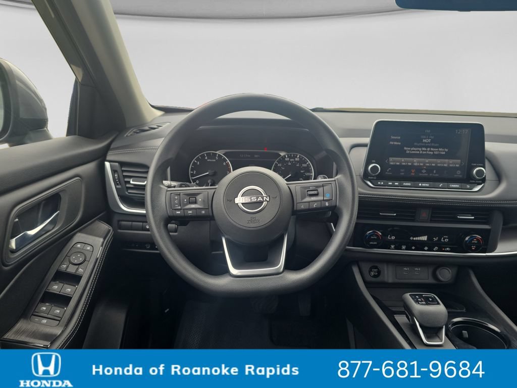 Used 2024 Nissan Rogue SV AWD/4WD image 13