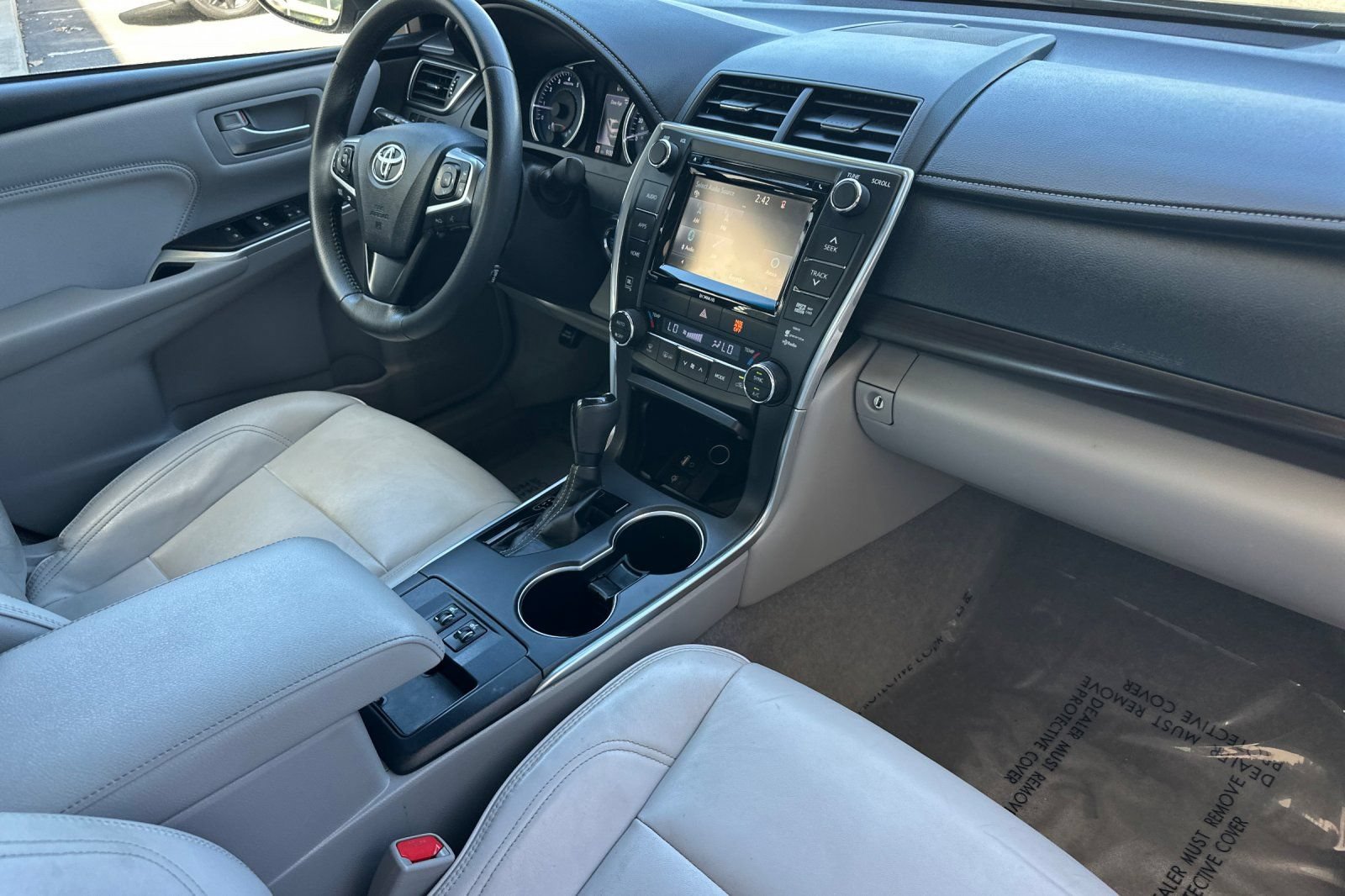 Used 2017 Toyota Camry XLE w/ Moonroof Package FWD image 16
