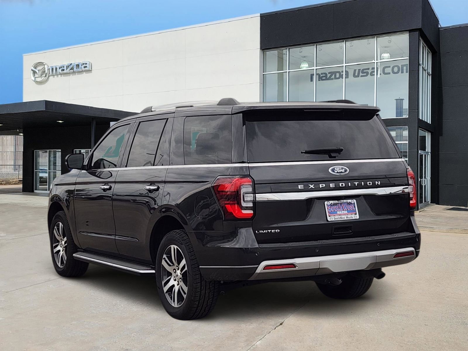 Used 2023 Ford Expedition Limited AWD/4WD image 4