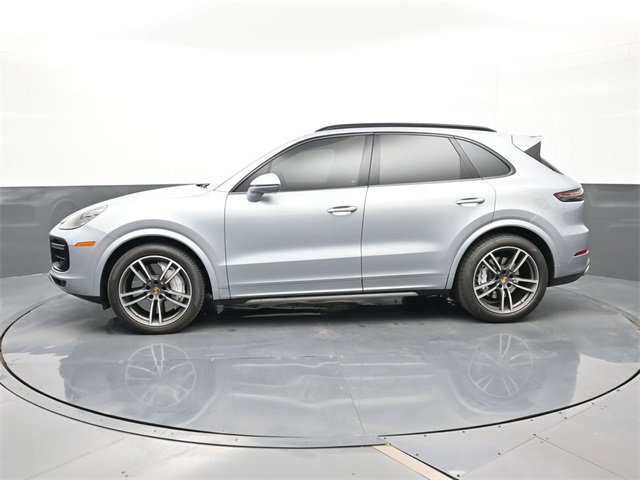 Used 2020 Porsche Cayenne Turbo image 2