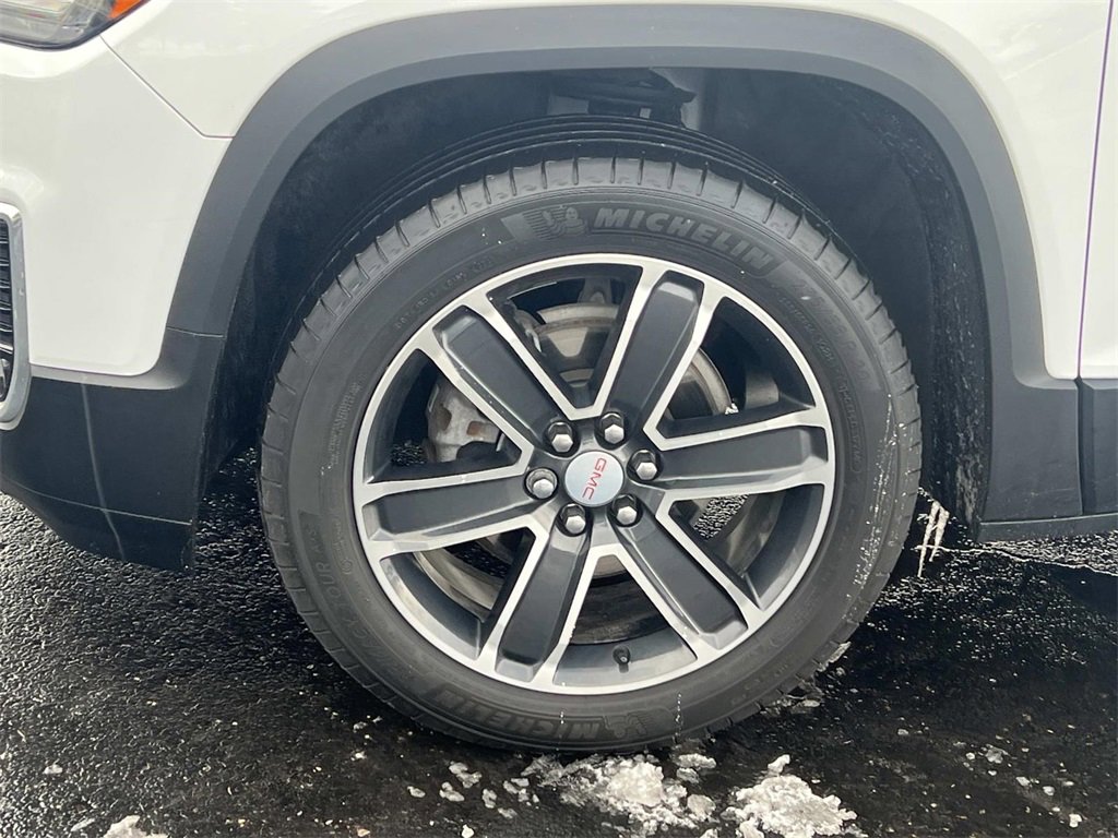 Certified 2023 GMC Acadia SLT w/ Preferred Package image 9