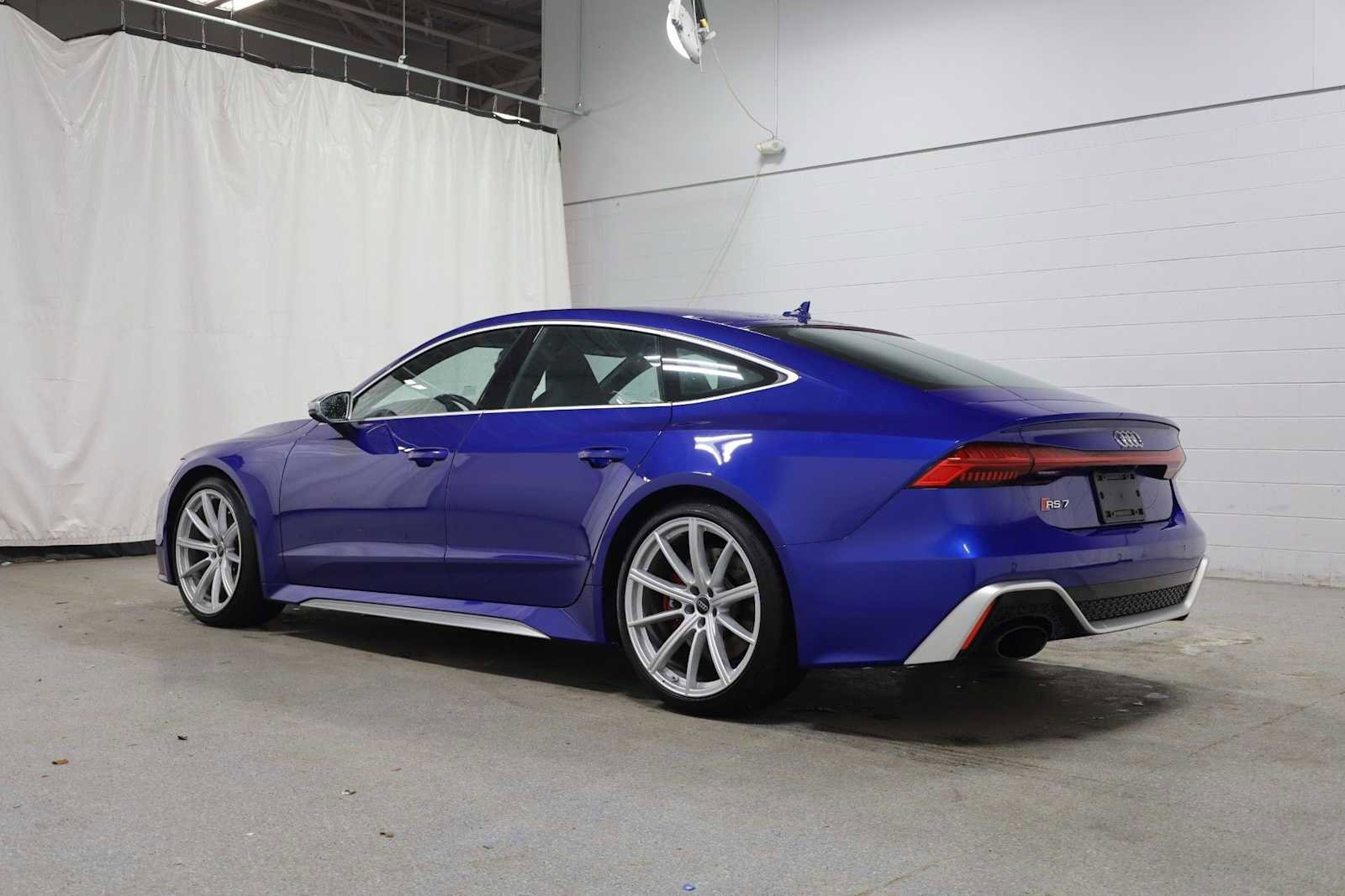 Used 2023 Audi RS 7 Sportback w/ RS 7 Executive Package image 3