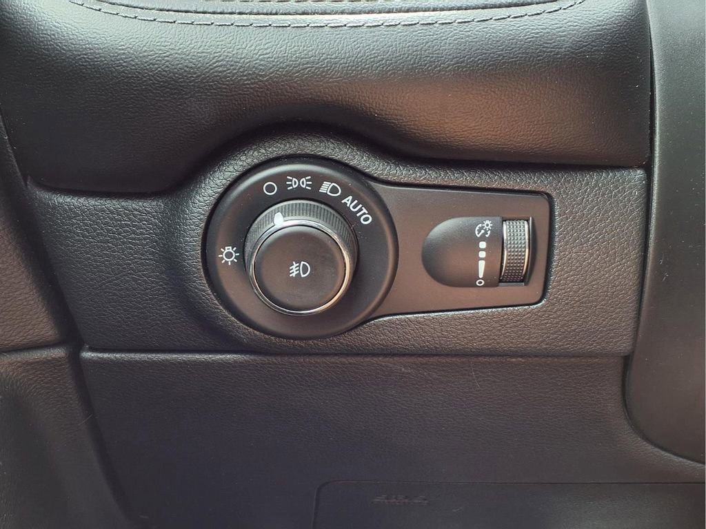 Used 2021 Dodge Durango SXT AWD/4WD image 11