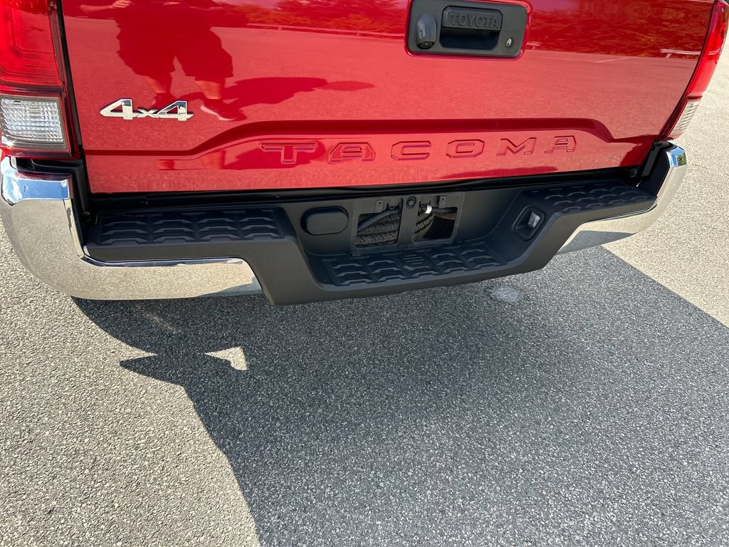 Used 2022 Toyota Tacoma SR5 w/ SR5 Appearance Package (SM) AWD/4WD image 10