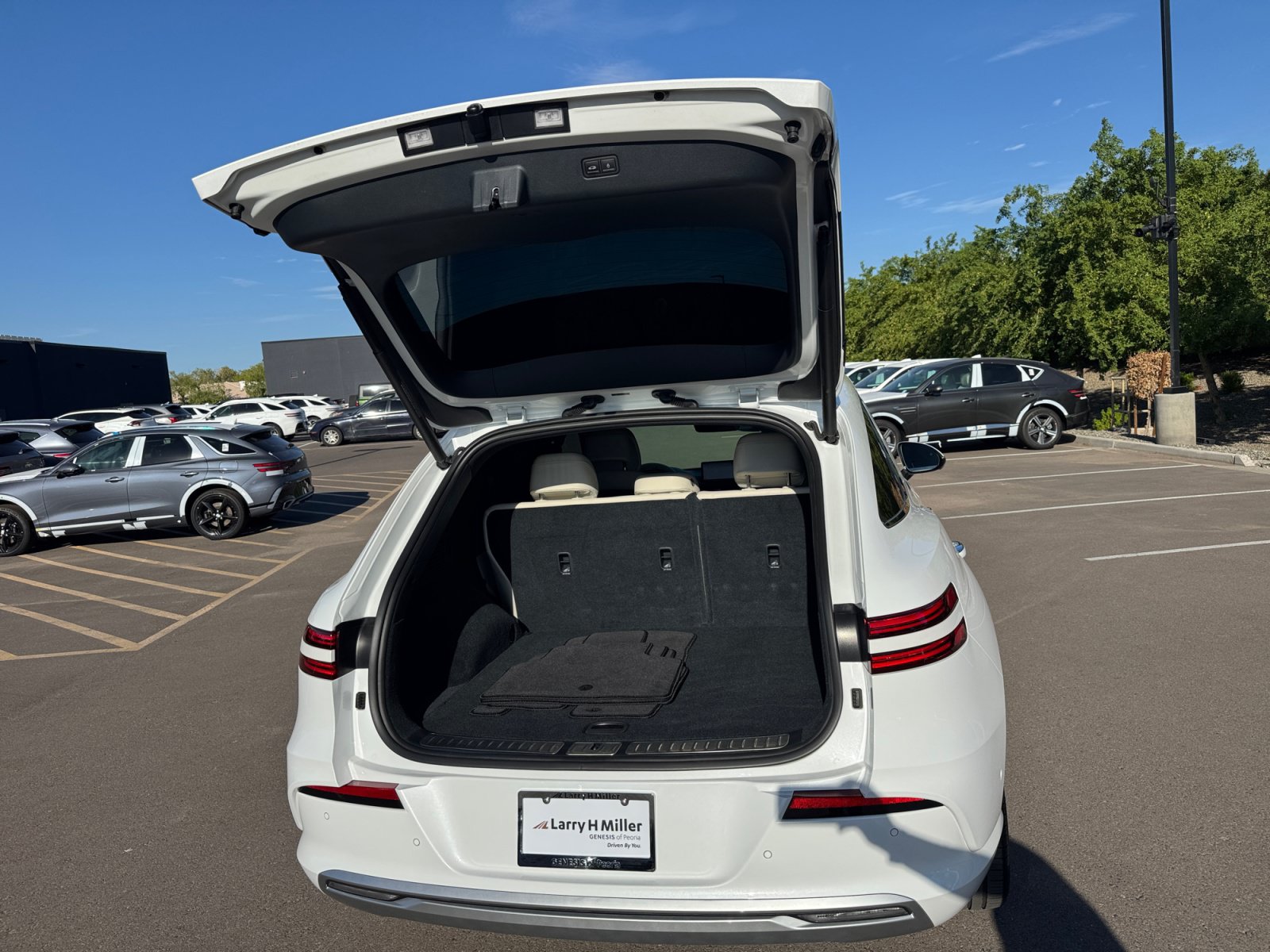 Used 2025 Genesis Electrified GV70 AWD/4WD image 34