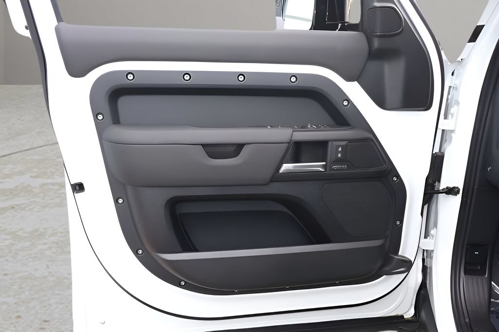 New 2026 Land Rover Defender 130 X-Dynamic SE AWD/4WD image 10