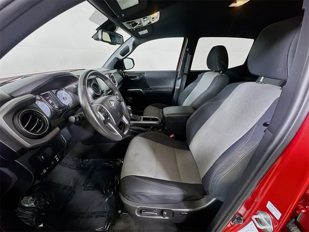 Used 2021 Toyota Tacoma TRD Off-Road w/ Technology Package image 15