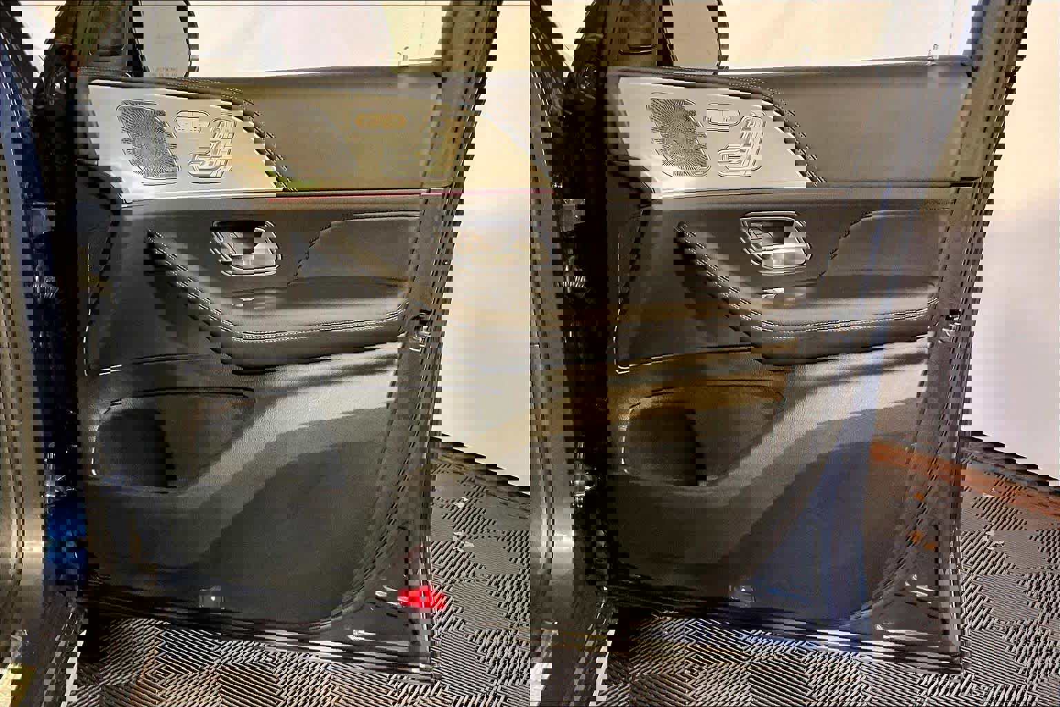 Used 2025 Mercedes-Benz GLE 350 4MATIC image 23