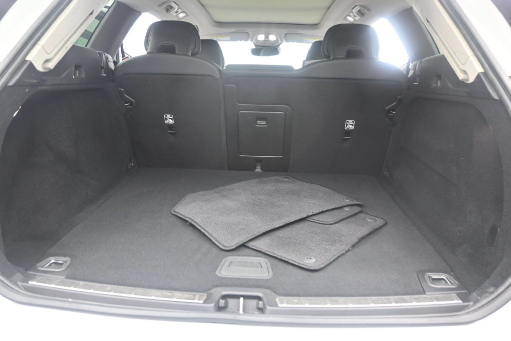 Certified 2024 Volvo XC60 B5 Plus AWD/4WD image 18