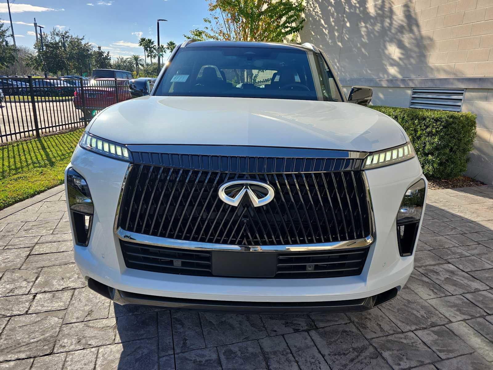 New 2026 INFINITI QX80 Autograph w/ Premium Cargo Package image 2