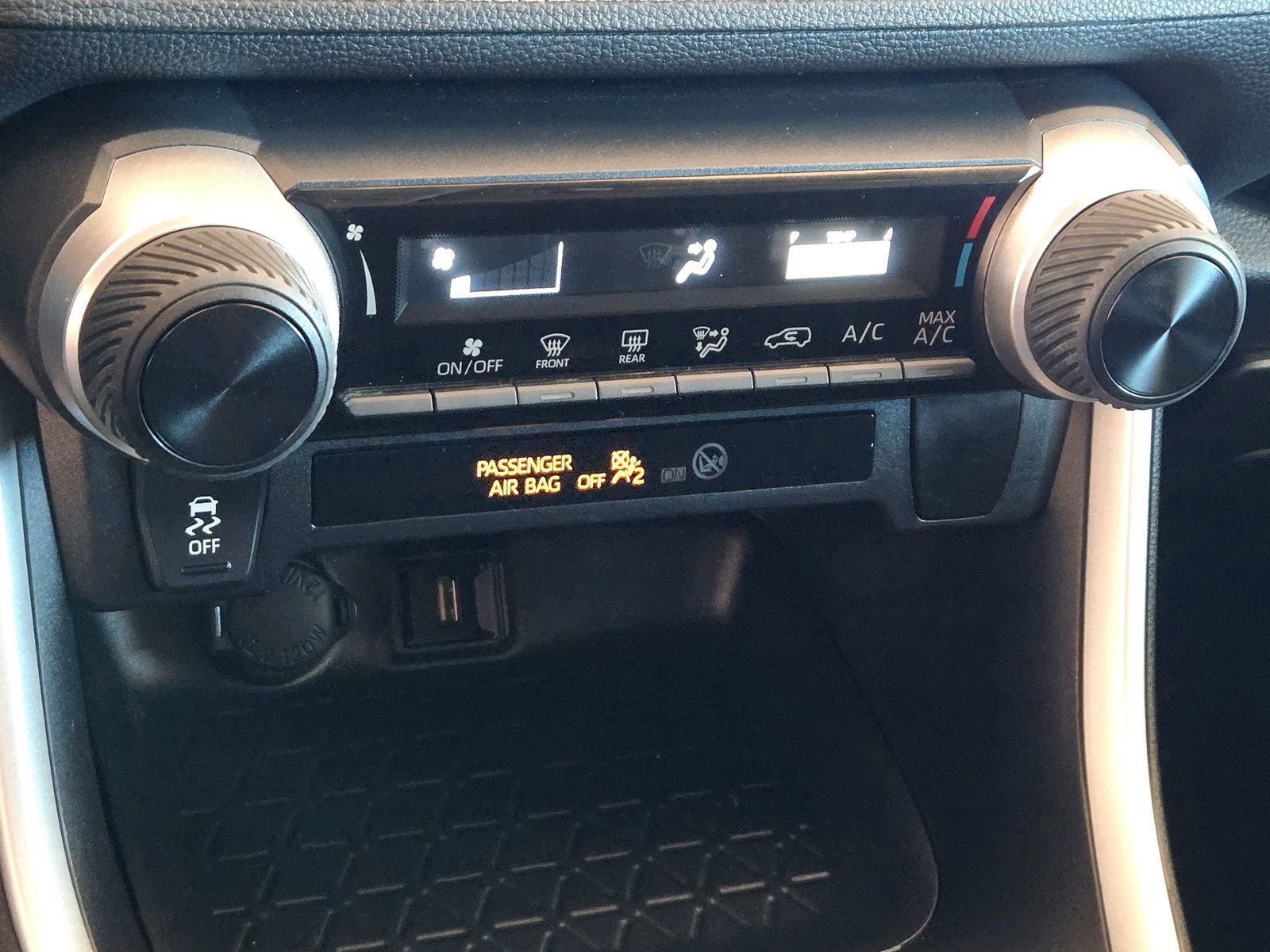 Used 2021 Toyota RAV4 LE image 17