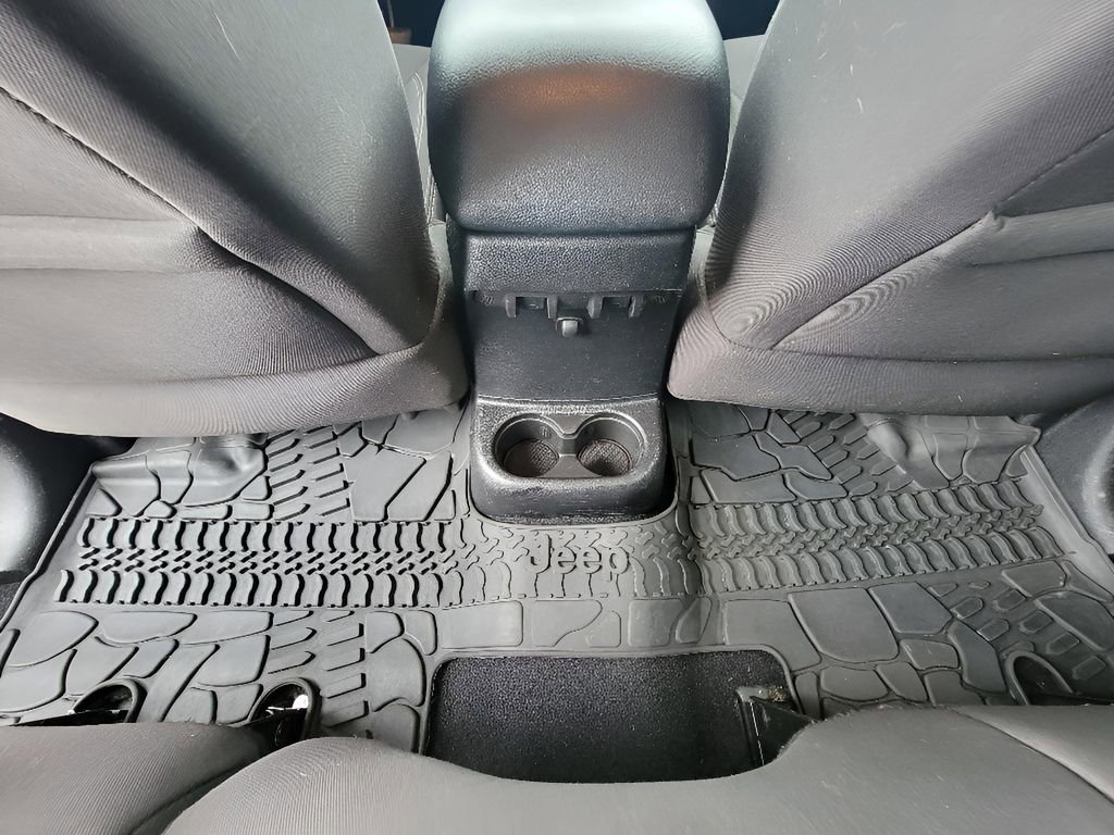 Used 2015 Jeep Wrangler Unlimited Sahara w/ Connectivity Group image 23