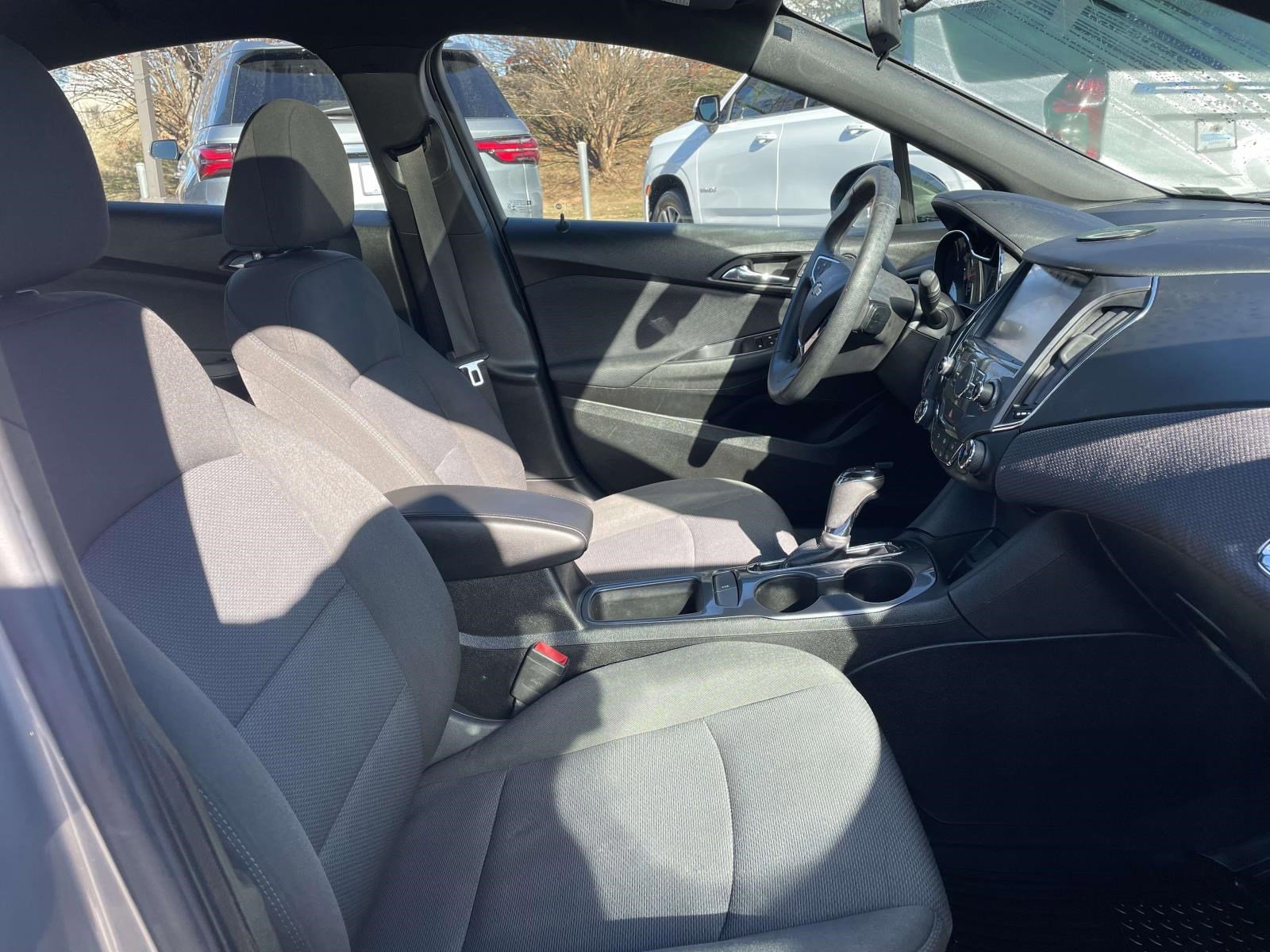 Used 2018 Chevrolet Cruze LT w/ Sun And Sound Package image 12