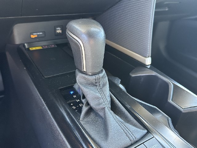 Used 2025 Toyota Camry SE FWD image 35