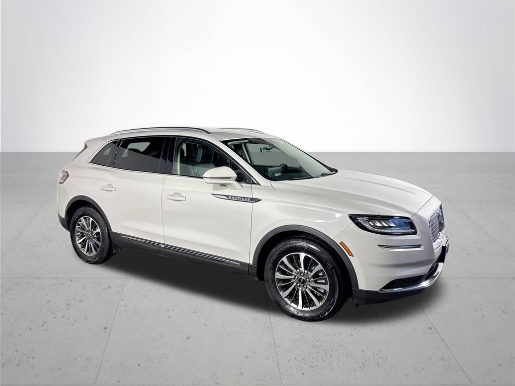 Used 2022 Lincoln Nautilus FWD w/ Premium Package image 4