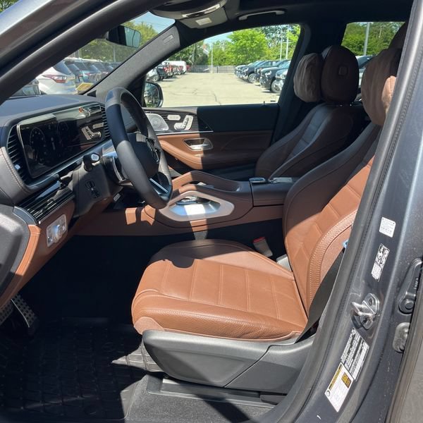 Used 2025 Mercedes-Benz GLS 580 4MATIC image 13