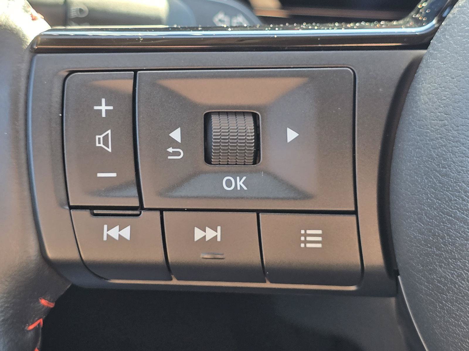 Used 2025 Nissan Kicks SR FWD image 29