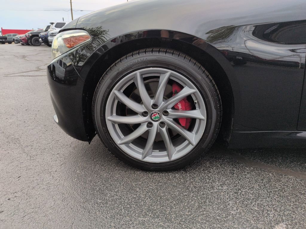 Used 2019 Alfa Romeo Giulia AWD image 27