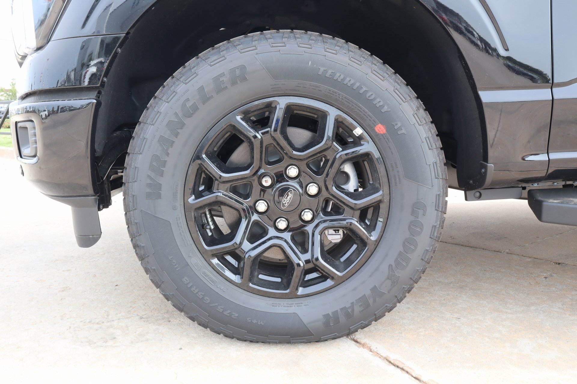 New 2025 Ford F150 Lariat w/ FX4 Off-Road Package image 19