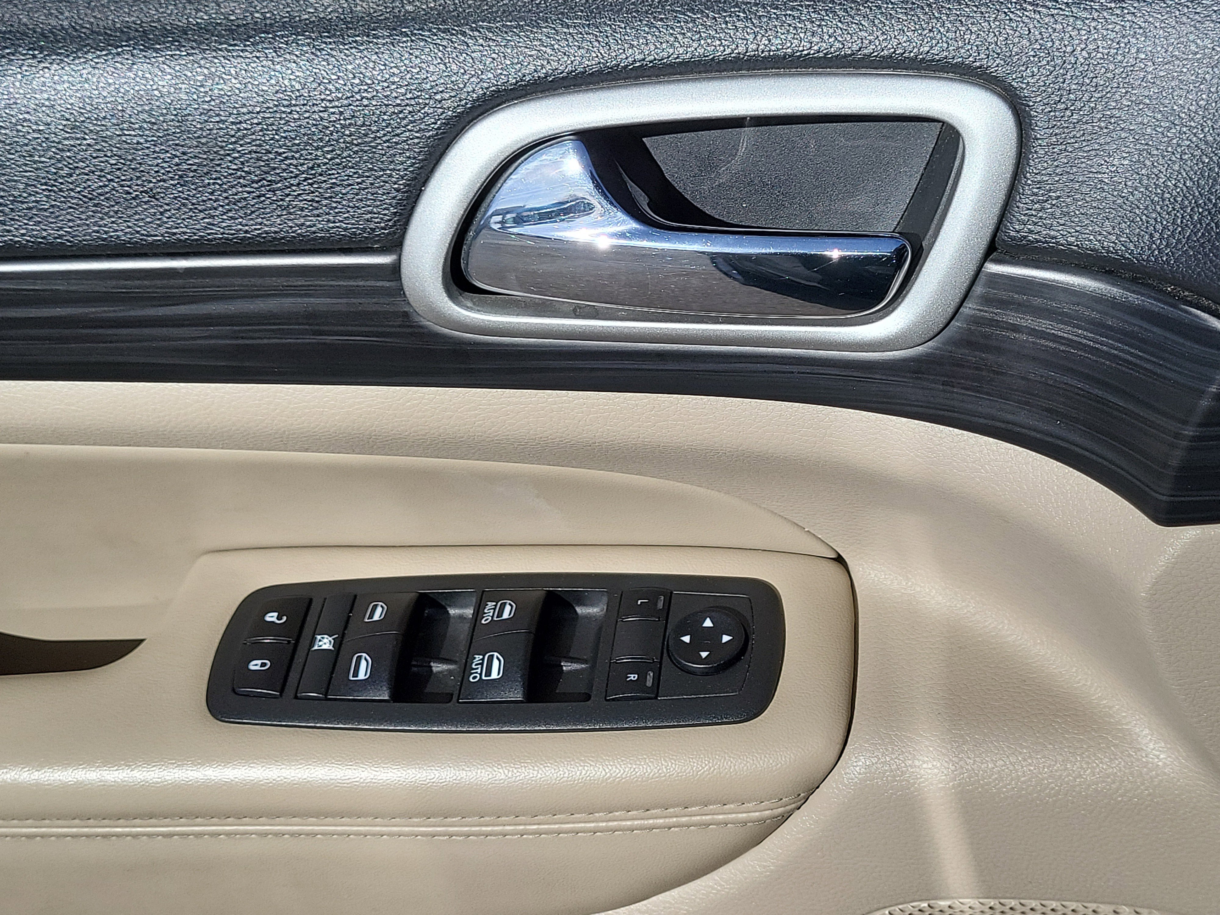 Used 2022 Jeep Grand Cherokee Laredo E w/ Security & Convenience Group image 18