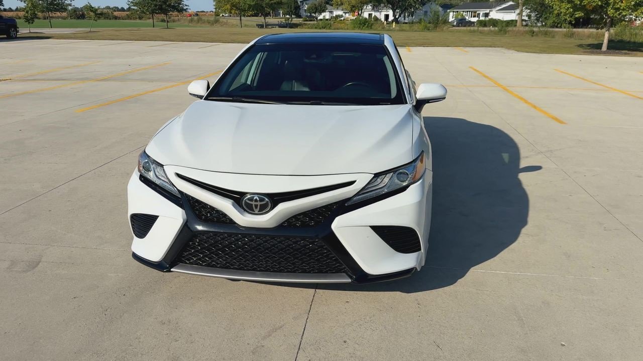 Used 2020 Toyota Camry XSE image 3
