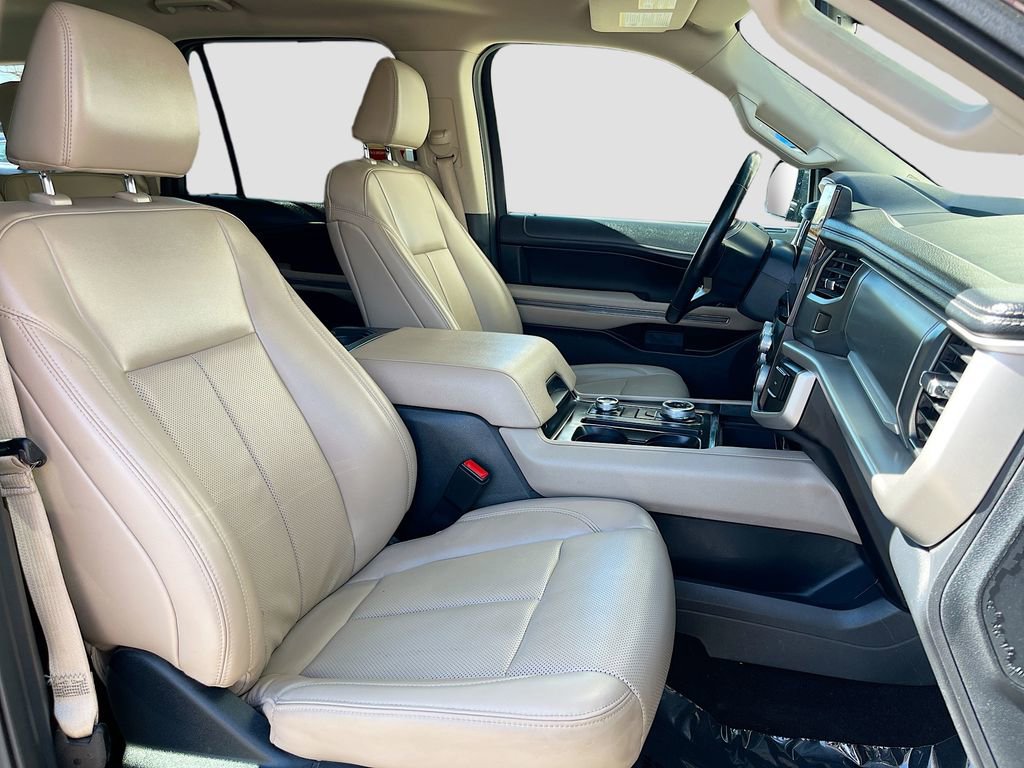 Used 2023 Ford Expedition Max XLT image 29