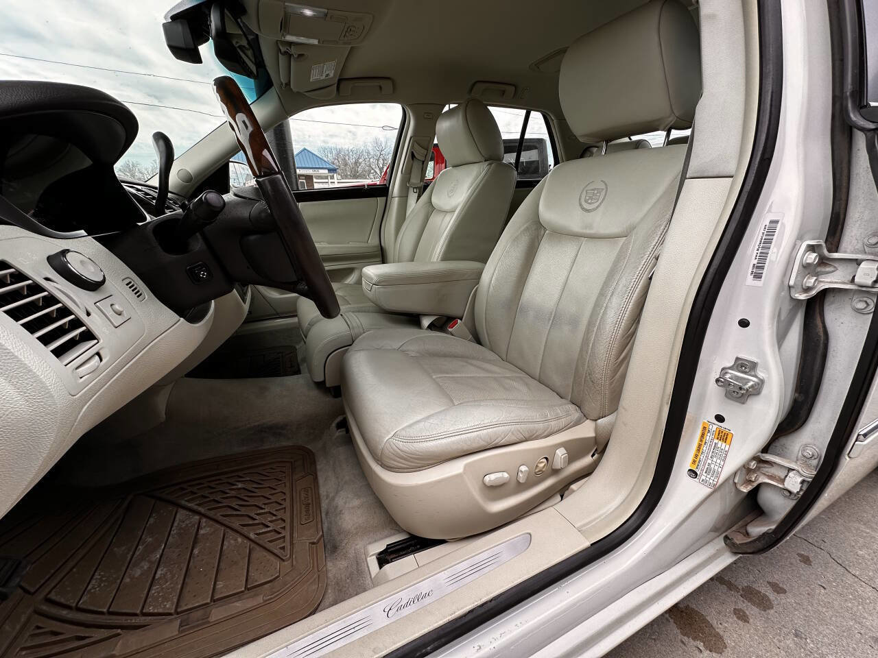 Used 2009 Cadillac DTS FWD image 10