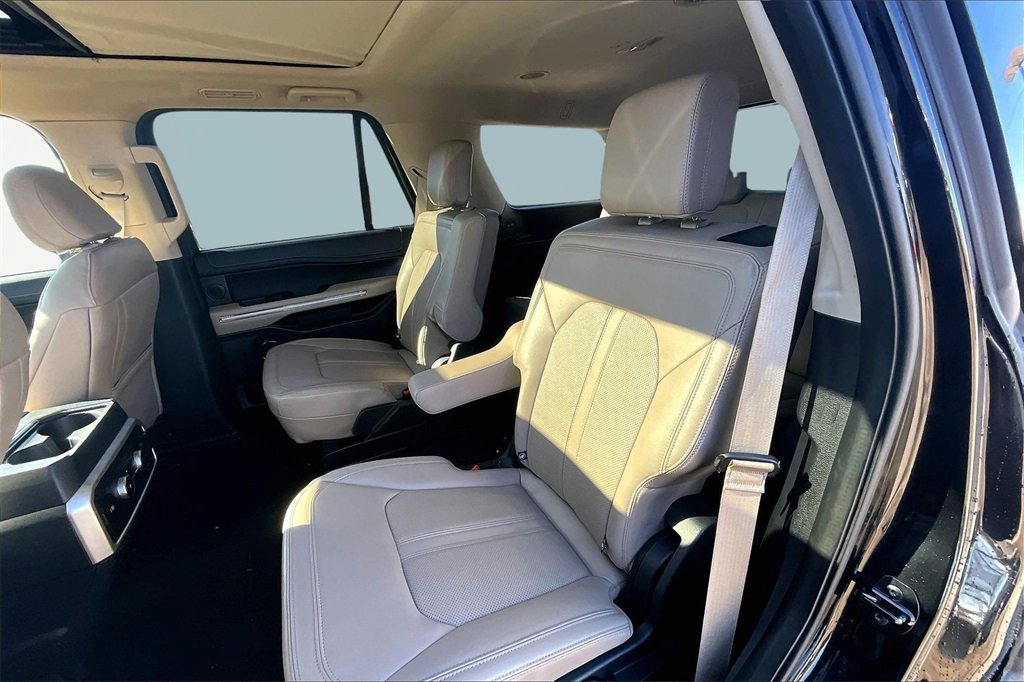 Used 2024 Ford Expedition Limited image 26
