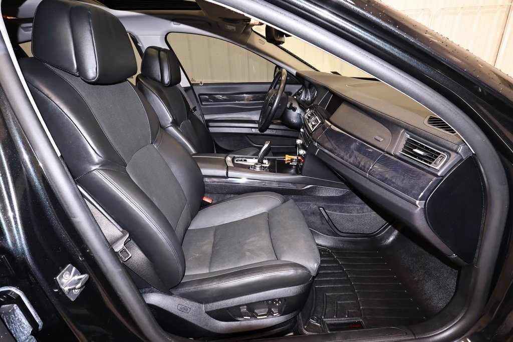 Used 2011 BMW 750Li xDrive image 22