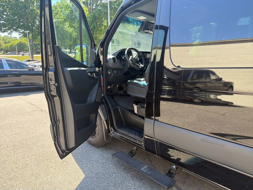 Used 2024 Mercedes-Benz Sprinter 3500 image 17