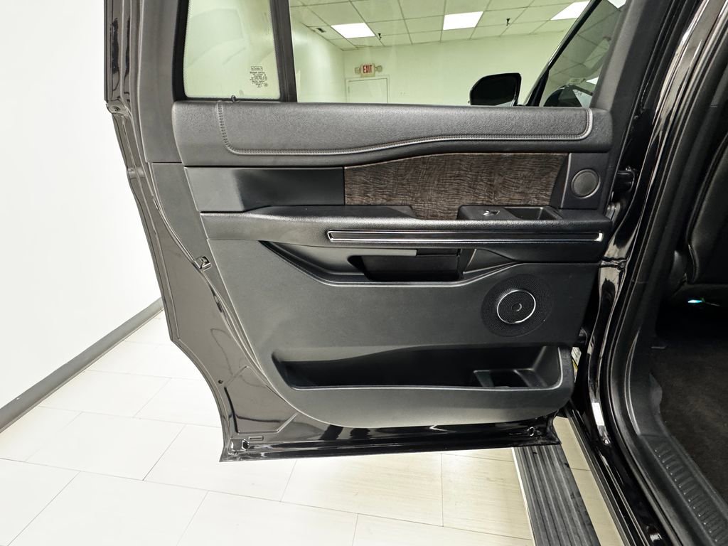 Used 2021 Ford Expedition Max Limited image 11