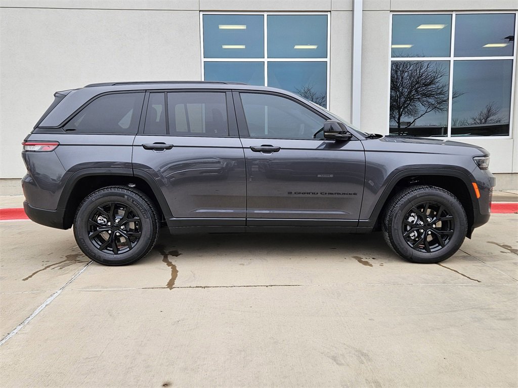 New 2025 Jeep Grand Cherokee Altitude image 2