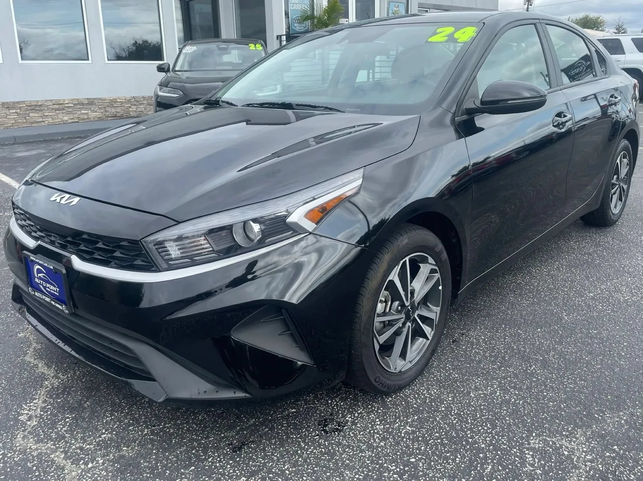 Used 2024 Kia Forte LXS w/ LXS Technology Package FWD image 1
