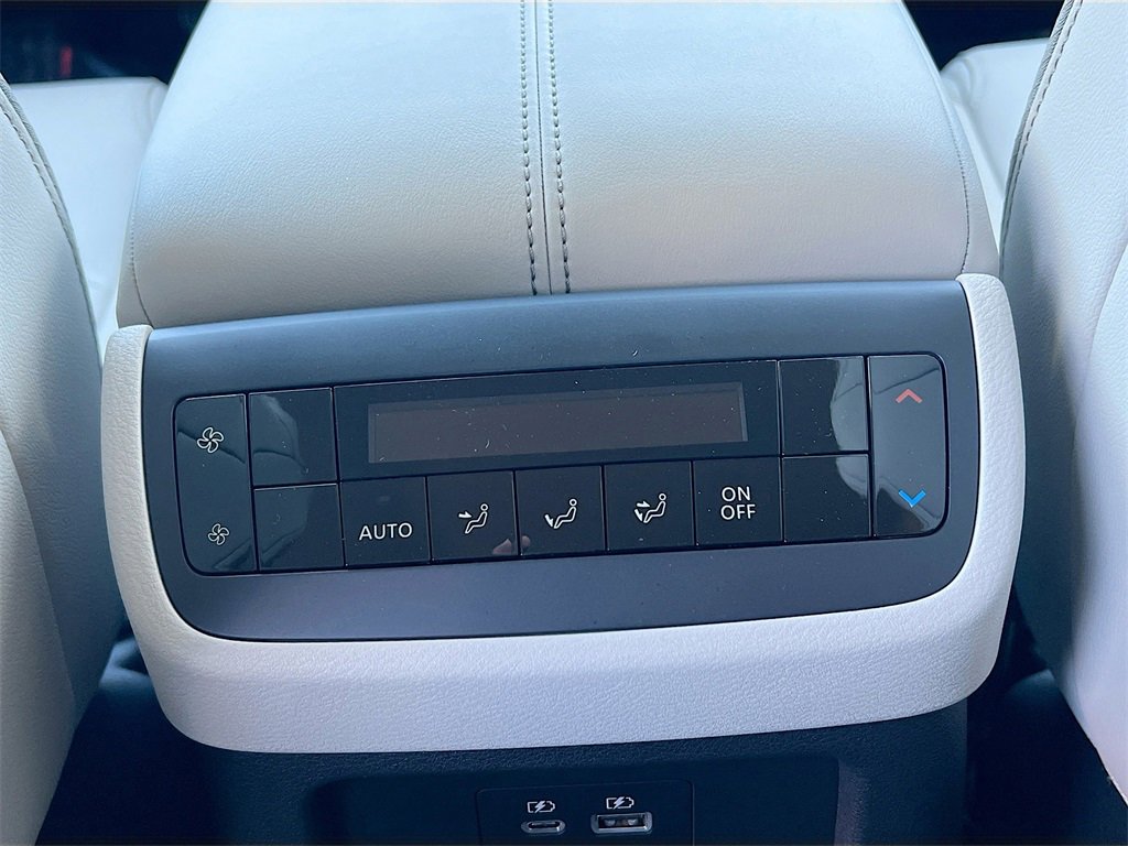 New 2025 Nissan Pathfinder SL image 24