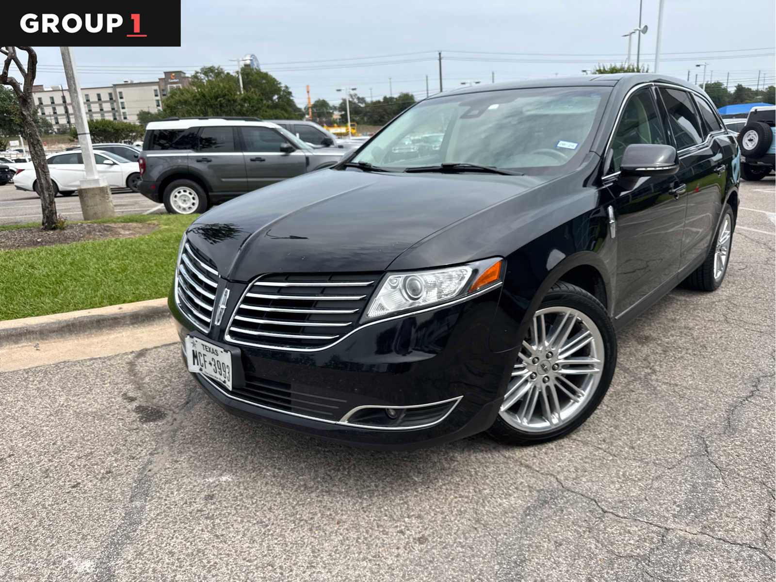 Used 2018 Lincoln MKT AWD image 1
