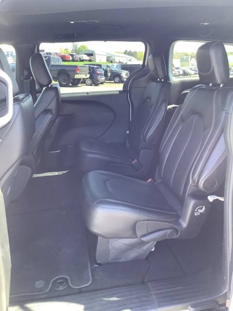 Certified 2025 Chrysler Pacifica Select FWD image 18