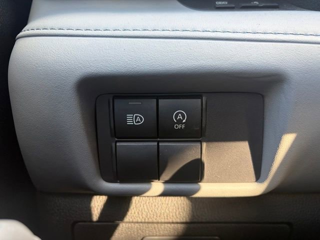 Used 2023 Toyota Highlander L image 13