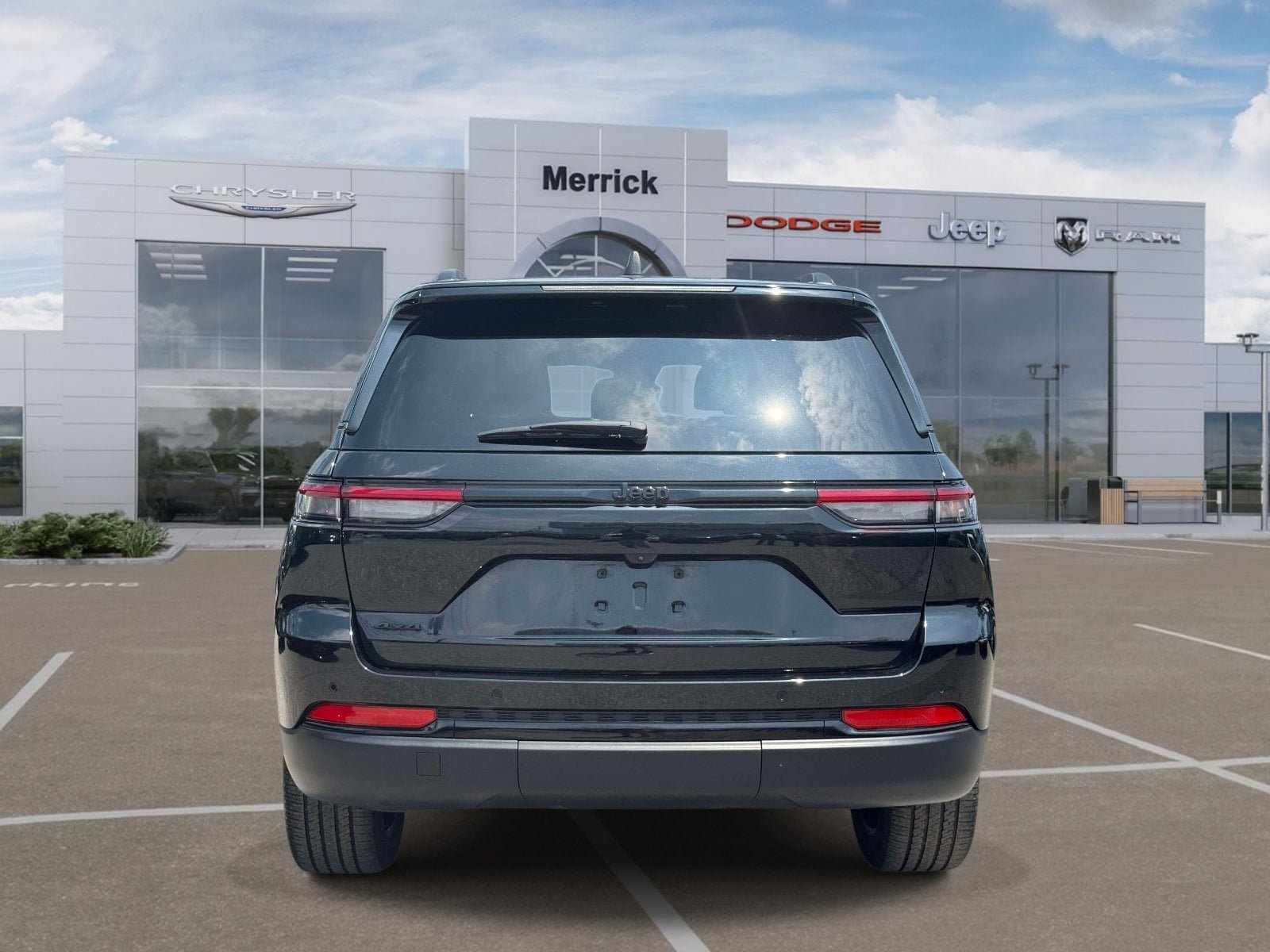 Used 2024 Jeep Grand Cherokee Altitude AWD/4WD image 7