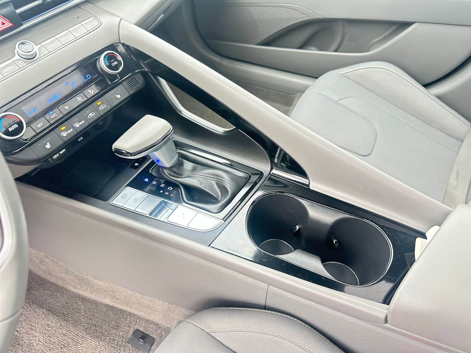 Used 2025 Hyundai Elantra SEL image 42