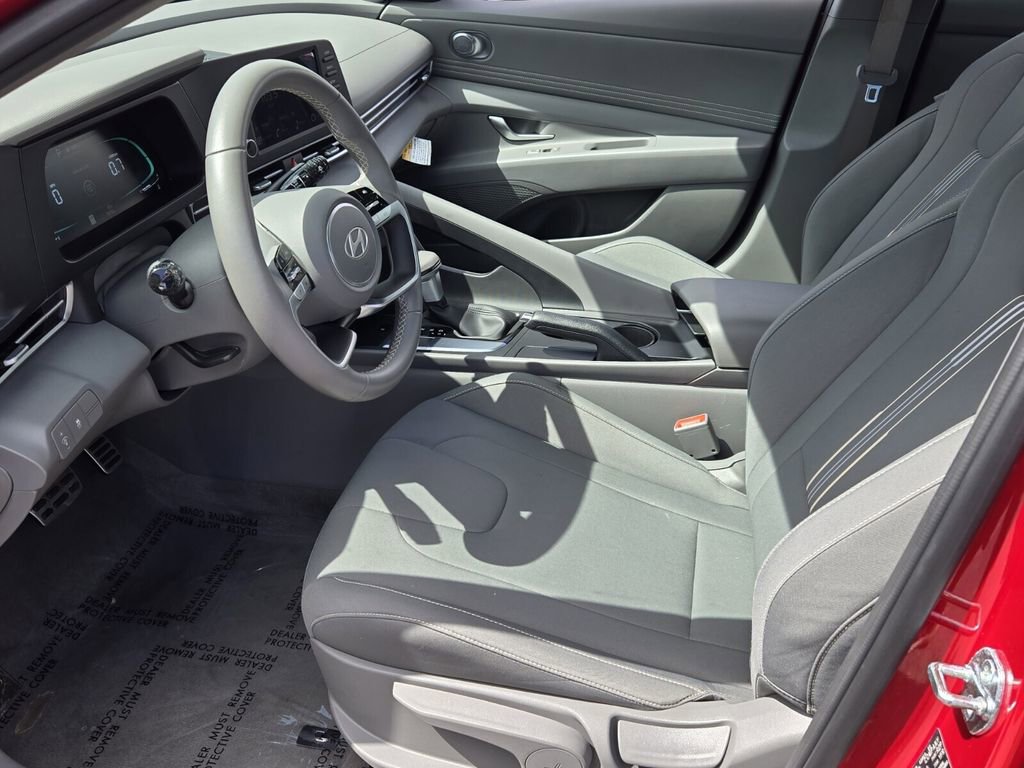 Certified 2025 Hyundai Elantra Sport image 10
