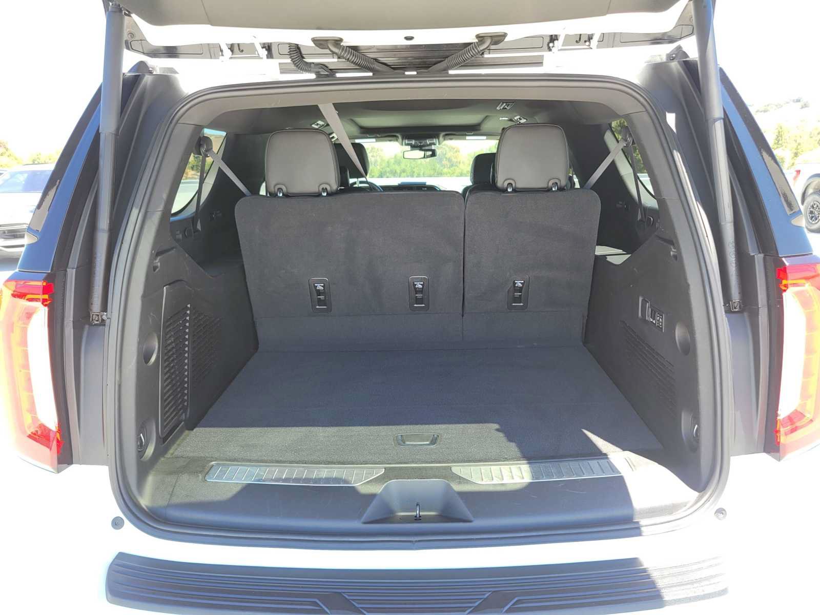 Used 2024 GMC Yukon XL Denali AWD/4WD image 16
