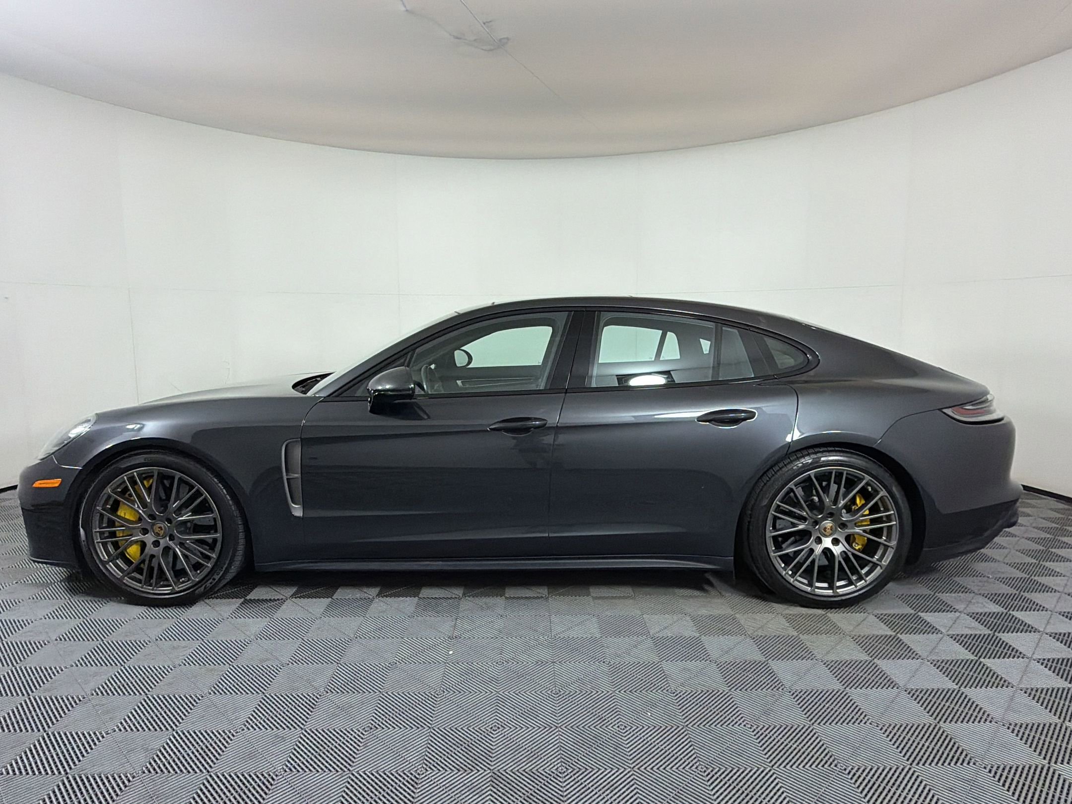 Certified 2022 Porsche Panamera 4 Platinum Edition AWD/4WD image 2
