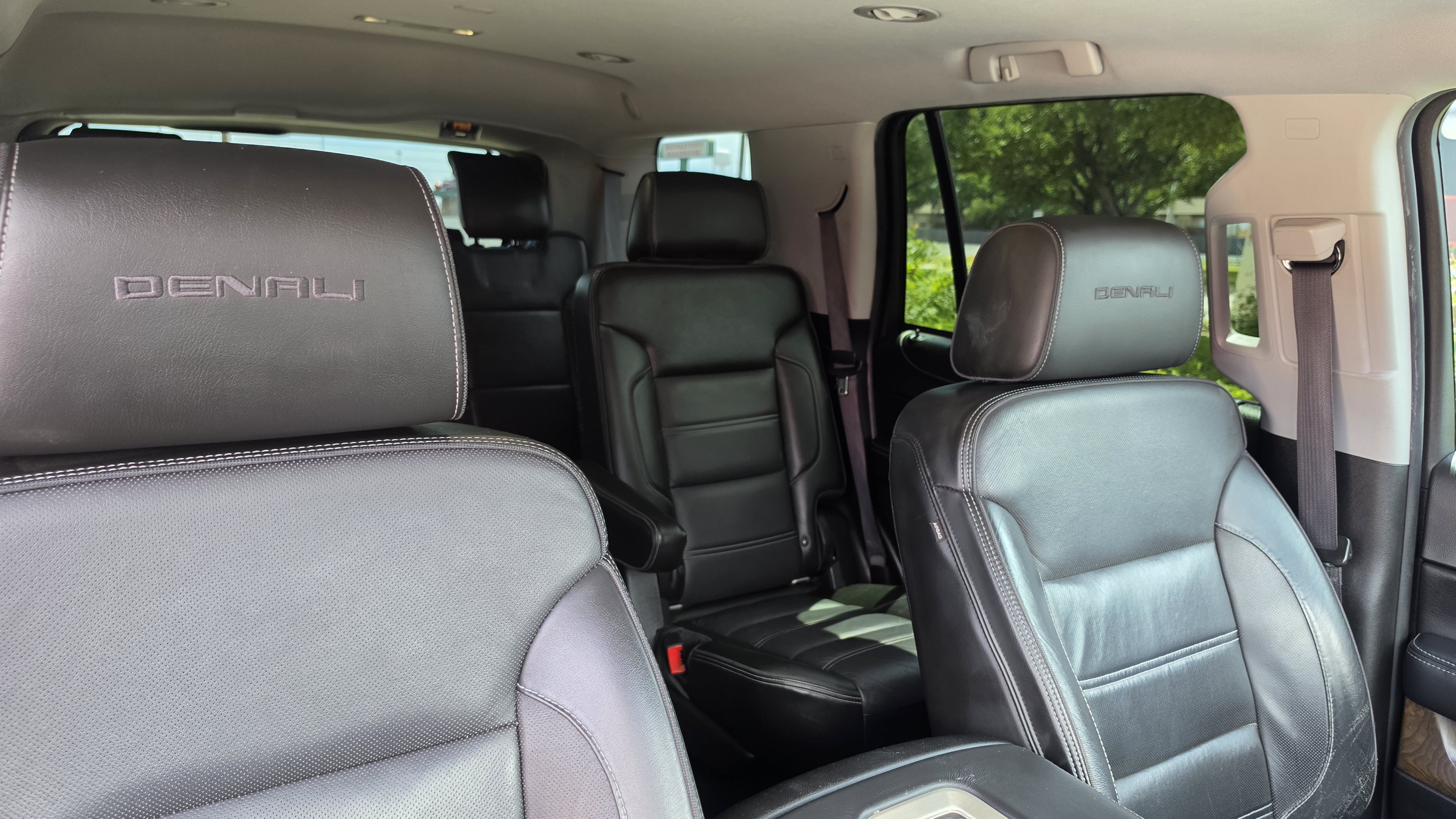 Used 2018 GMC Yukon Denali RWD image 33
