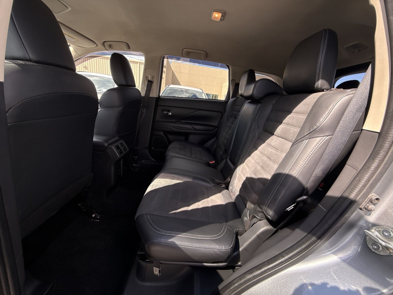 Used 2020 Mitsubishi Outlander ES AWD/4WD image 25