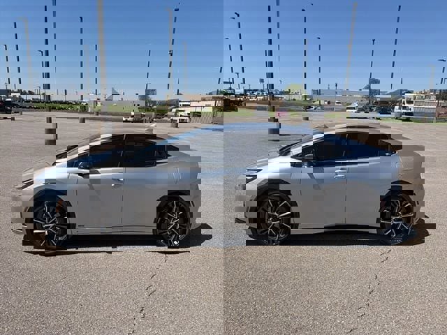 Used 2024 Toyota Prius XLE AWD/4WD image 3